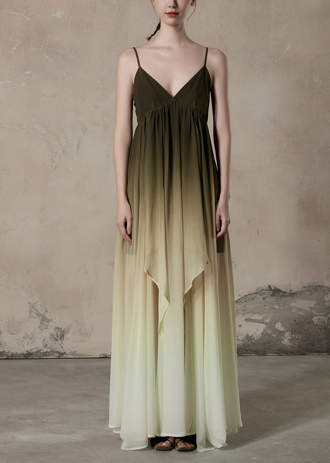 Wrinkled Chiffon Gradient Neck Sleeveless Chic Dress Color Long V