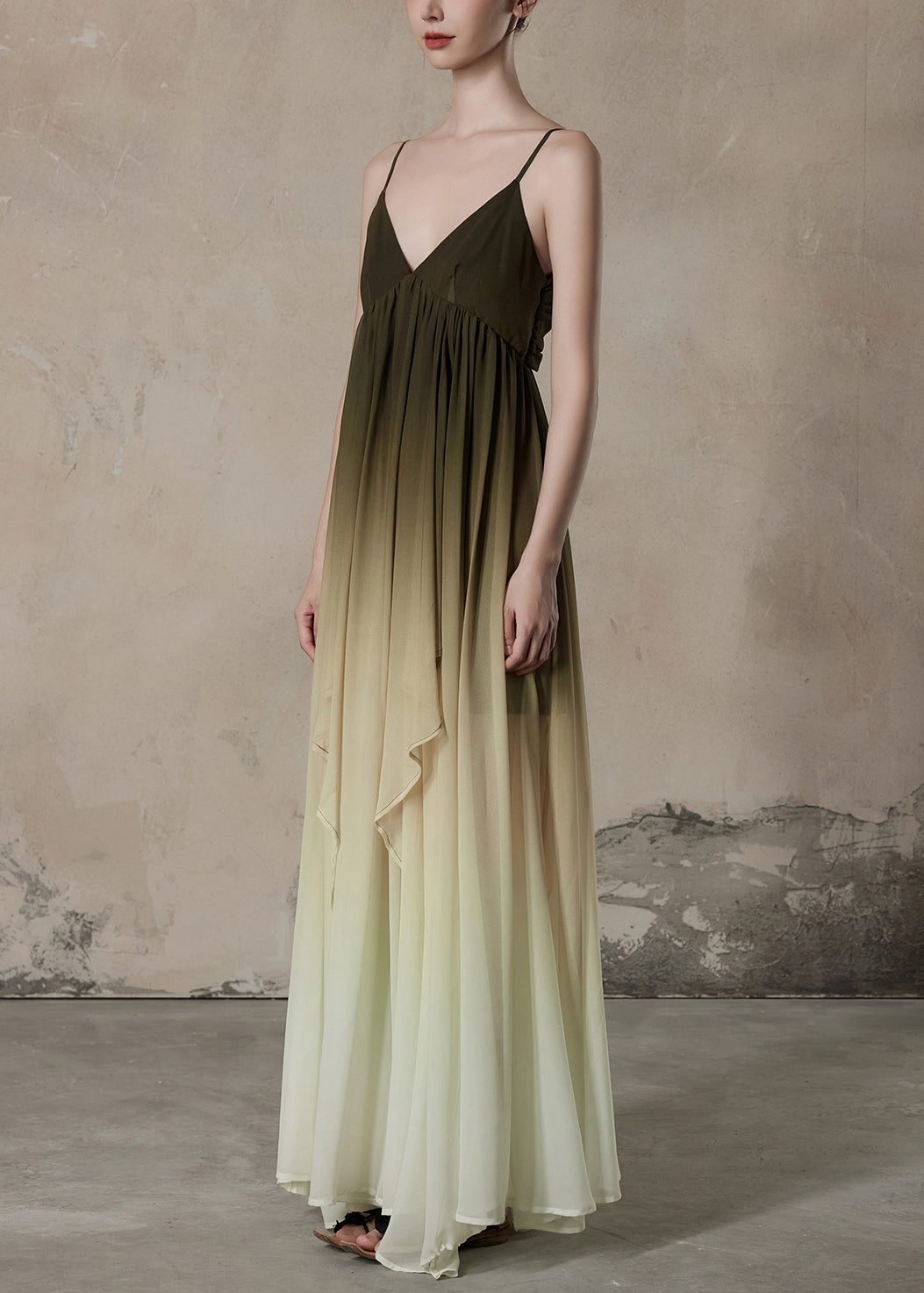 Wrinkled Chiffon Gradient Neck Sleeveless Chic Dress Color Long V