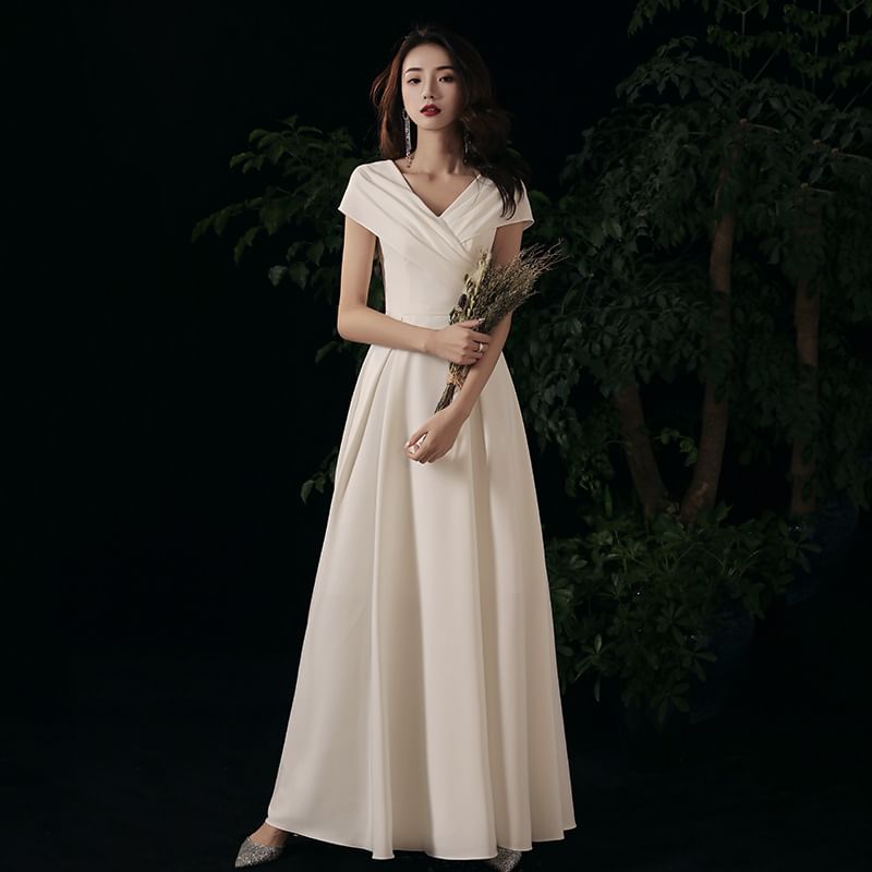 Short-Sleeve V-Neck Plain A-Line Evening Gown / Midi Cocktail Dress
