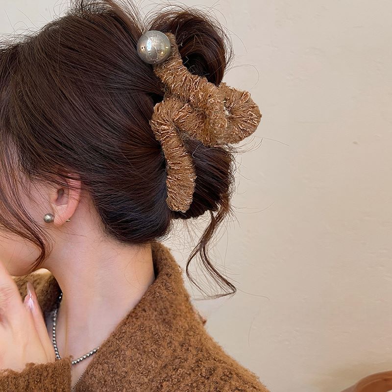 Yarn Hair Pearl Claw Faux