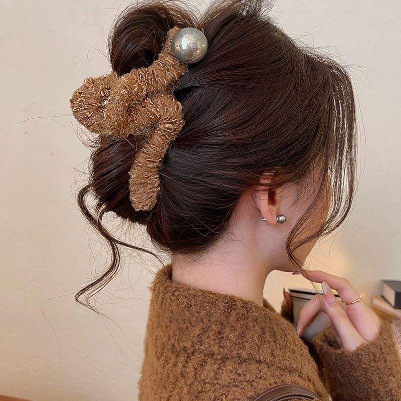 Yarn Hair Pearl Claw Faux