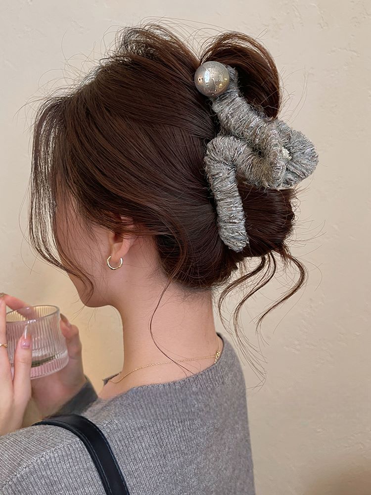 Yarn Hair Pearl Claw Faux