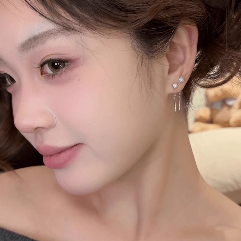 Rhinestone Alloy Dangle Earring