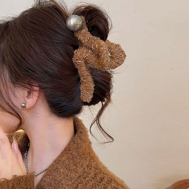 Yarn Hair Pearl Claw Faux