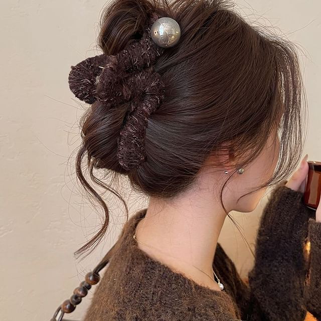 Yarn Hair Pearl Claw Faux