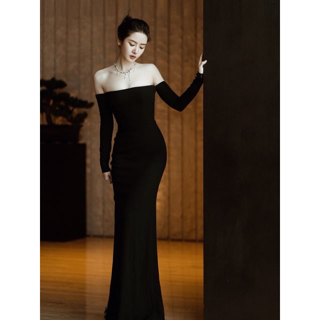 Long-Sleeve Off-Shoulder Plain Sheath Evening Gown
