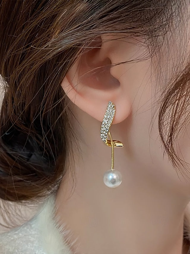 Earrings – Detailing with Elegant Gold-Plated Pearl Crystal